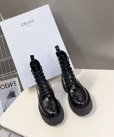 кожанные ботинки: Черные кожаные ботинки CELINE, р 39 на 38 на шнуровке. - Материал