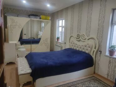 Посуточная аренда квартир: Bu Ev rahat yaşayış üçün uyğun olan geniş və funksional bir məkandir