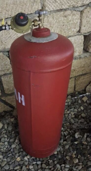 gaz: Qaz balonu 50 kg, əla vəziyyətdədir, üstündə reduktoru, şlanqı və 2