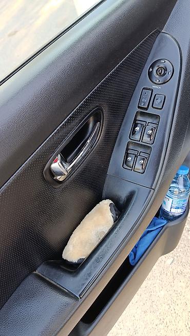 taube kondisioner: Hyundai Elantra, ağ rəngli sedan.nömre üstünde verilir peredok arxa — 7