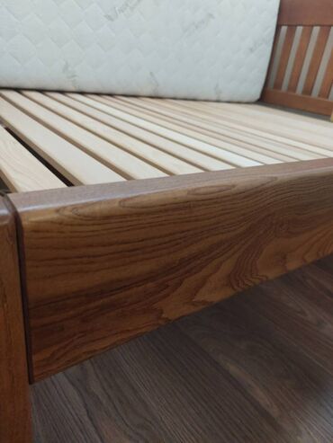 Kreveti: Prodajem francuski lezaj od 100% drveta hrasta (350€) sa dusekom (70€) — 3