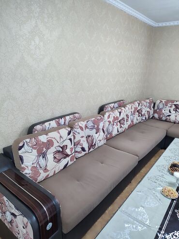 двухспальный диван бу: Угловой диван, цвет - Бежевый, Б/у