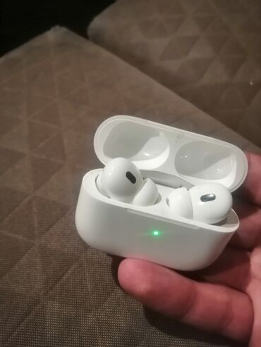 airpods 2 ikinci el: Airpods pro 2 hec bir problemi yoxdu yaxwi zaryatka saxlayir