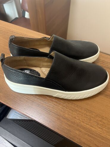 Личные вещи: Обувь из Америки новый 39,5; 40 размер цвет черный, кожанный