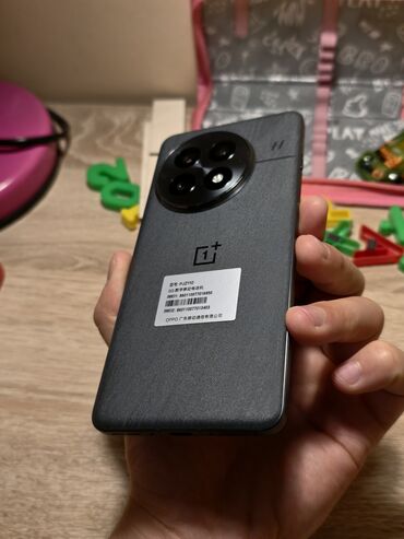 теоефон: OnePlus 13, Новый, 256 ГБ, цвет - Черный, 2 SIM