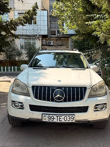 mersedes salon: Mercedes-Benz ML sinfi SUV Xüsusiyyətlər: - Kuzov: ağ rəng, 5 qapılı — 3