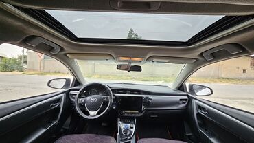 полик 5 д: Toyota Corolla: 2017 г., 1.8 л, Робот, Гибрид, Седан