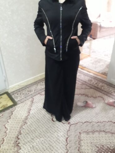 женские зимние кофты: Qadın dəsti – qara rəngdə uzun ətək və fermuarlı gödəkçə - Rəng: tam