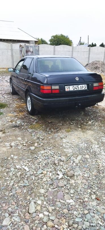 Volkswagen: Volkswagen Passat: 1990 г., 1.8 л, Механика, Бензин, Седан