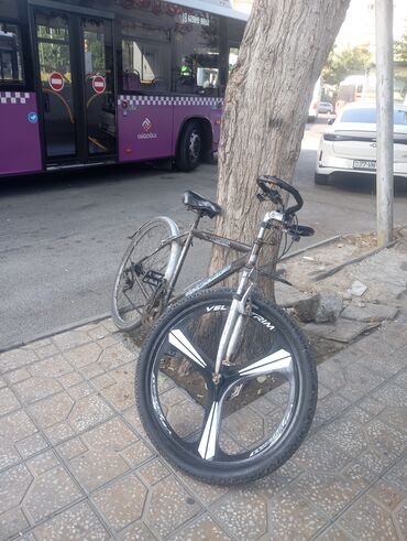 Şose velosipedi Adidas, 28", sürətlərin sayı: 32, Ünvandan götürmə