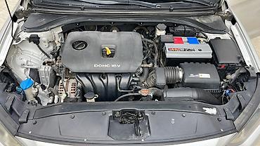 электрическ: Hyundai Elantra: 2018 г., 0.2 л, Автомат, Бензин, Седан — 9