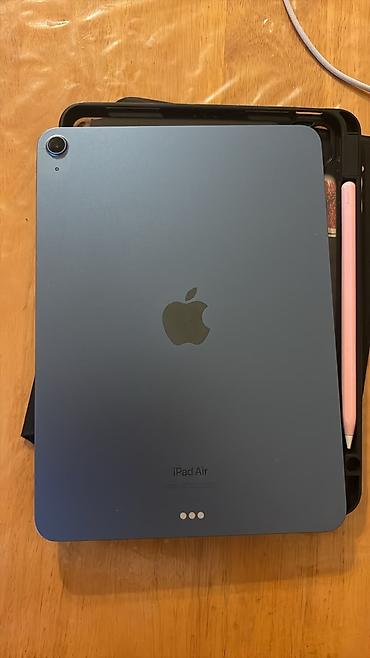 Apple iPad Air 5 nesil(mavi rəng) + stylus qələmi və qoruyucu keys