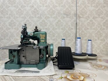 Швейные машины: Швейная машина Оверлок, Полуавтомат