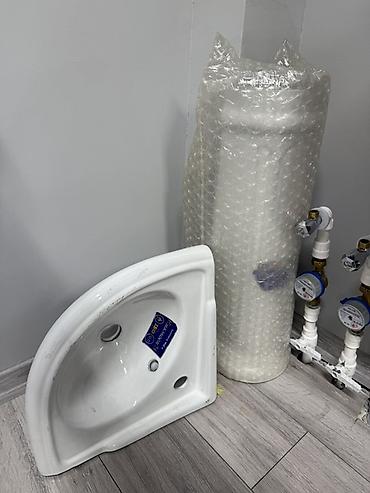 tulpan şəkilləri: Künc tipli kiçik hamam üçün keramika əl yuma qabı (lavabo) - Divara — 1