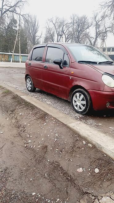 Другие автомобили: Компактный городской хэтчбек бордового цвета. Основные особенности: - — 3