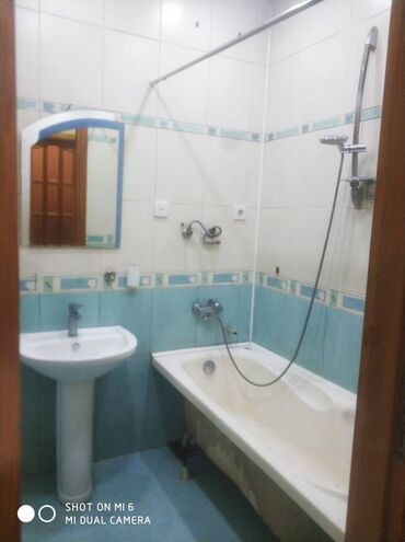 Uzunmüddətli kirayə mənzillər: Nərimanov rayonu Nərimanov metrosunun yaxınlığında, yaşayış sahəsi 90 — 11