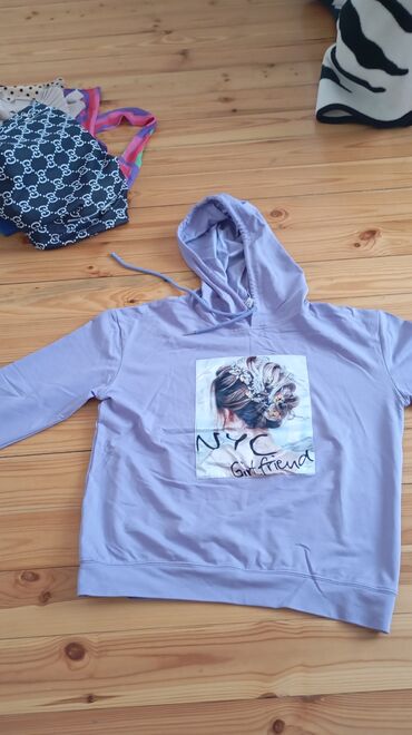 женские зимние кофты: Bənövşəyi rəngdə qadın hoodie - Kapüşonlu, iplə tənzimlənən model - Ön