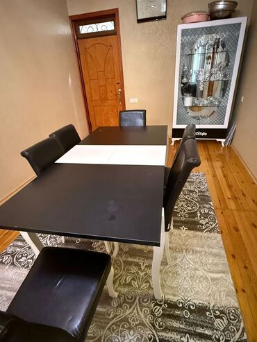 Masa və oturacaq dəstləri: Qonaq otağı üçün, İşlənmiş, Açılan, Dördbucaq masa, 6 stul — 4