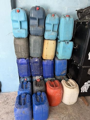 Plastik kanistr və bidonlar dəsti - Həcmlər: təxminən 20–30 litr