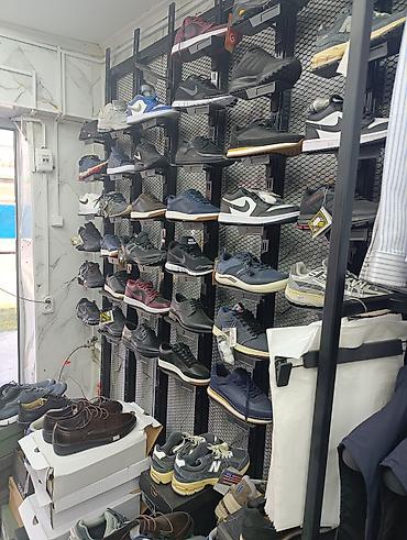 кийит: Продается стеллажи, вешалки для одежды и брюки полный — 1
