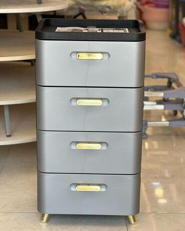 Komodlar: Yeni, Güzgüsüz — 18