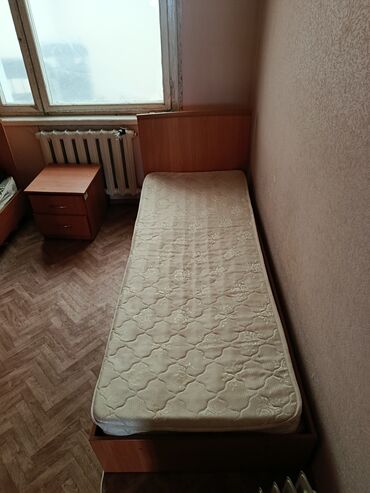 Дом и сад: Односпальная кровать с матрасом. - Размер спального места