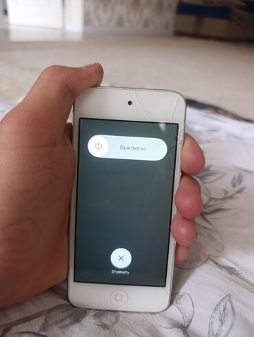 купить ipod nano: Портативный медиаплеер iPod Touch в белом цвете. Устройство оснащено