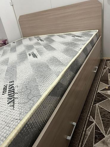 Двуспальные кровати: Кровать с высоким изголовьем и выдвижными ящиками для хранения Новый — 2