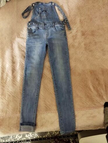детский джинсовый комбинезон для девочки: Джинсы и брюки, цвет - Синий, Новый