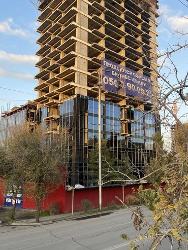 продаю дом ынтымак: Сатам Офистик 30 кв. м, Ремонту бар, Эмереги менен, Бизнес борбор, 2 кабат