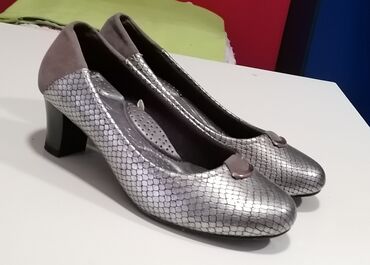 srebrna haljina i cipele: Salonke, 37
