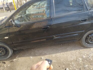 Mitsubishi: Mitsubishi Space Star: 2001 г., 1.6 л, Механика, Бензин, Универсал — 4