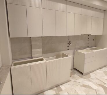 Sifarişlə mətbəx mebeli: Sifarişlə mətbəx dəsti, Özü çəkən petlələr, MDF, Kredit yoxdur, Pulsuz çatdırılma — 18