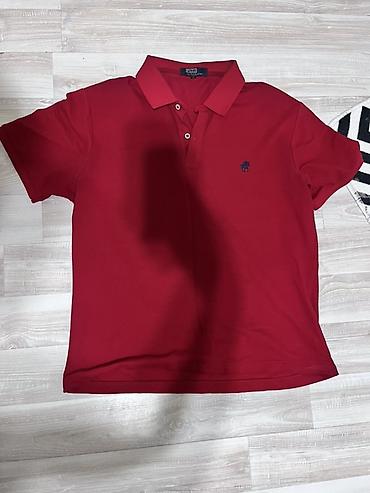 Kişi geyimləri: Qırmızı polo köynək - Klassik polo yaxalı dizayn, 2 düyməli plaket - — 1
