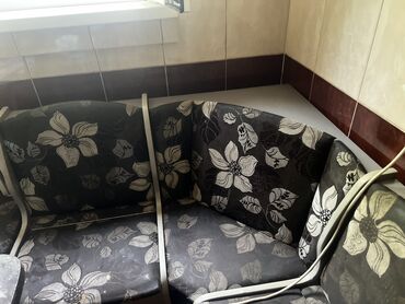 кресло офисная: Угловой диван, With pillows, Трёхместный и более