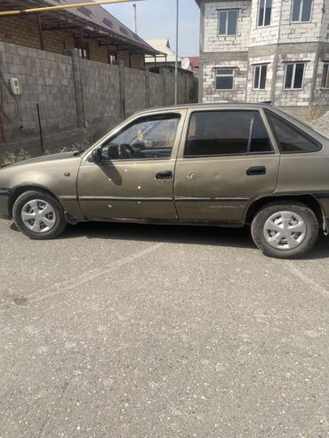 авто в рассрочку в бишкеке без первоначального взноса: Автомобиль Daewoo Nexia золотистого цвета, представленный в кузове