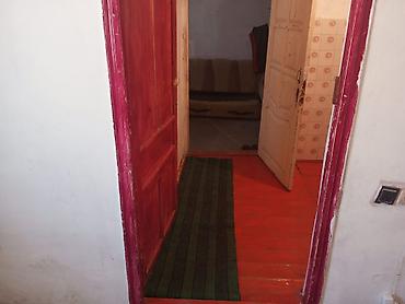 Otaqların günlük kirayəsi: 2 otaqlı sadə yaşayış yeri – yataq və mətbəx guşəsi ilə - Otaq: xalça -da lalafo.az — 6 Otaqların günlük kirayəsi: 2 otaqlı sadə yaşayış yeri – yataq və mətbəx guşəsi ilə - Otaq: xalça — 6