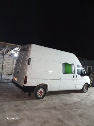 Traktor qoşquları: Ford Transit yük avtomobili, əsasən yükdaşımalar üçün nəzərdə