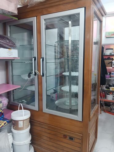 yeni soyuducu: İdeal vəziyyət olan tort soyuducusu. Artıq ehtiyacım olmadığı üçün