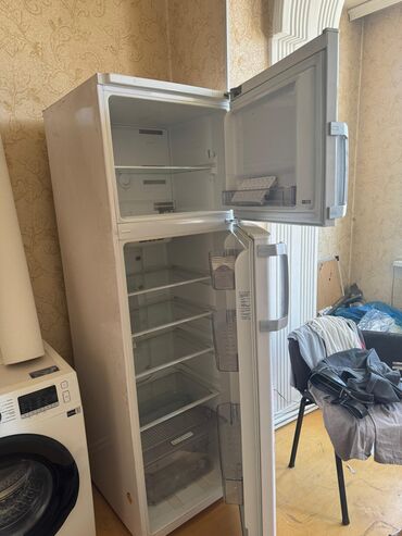 Кухонные вытяжки: 2 двери Beko Холодильник Продажа, цвет - Белый