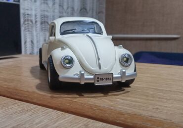 Figurice i makete: Novi veliki metalni model VW Bube. Otvaraju mu se sva vrata vozačeva — 9
