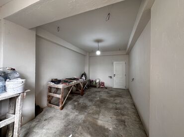 Giriş qapıları: Ev öz şəxsi evimdi, 0-dan özüm təmir eləmişəm. 85 % iş görülüb. Evin — 8