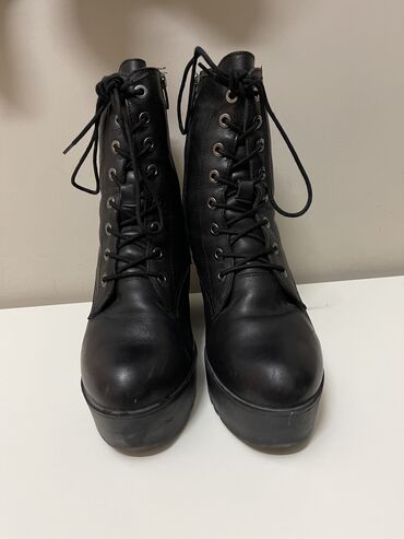 женский ботинка: Ботинки и ботильоны 39, цвет - Черный