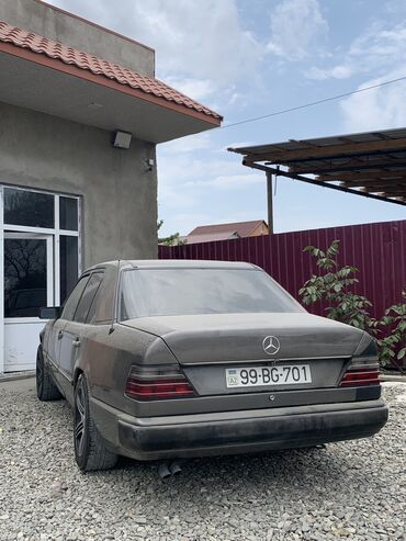 təkərdən əl işləri: Mercedes-Benz 260: 2.6 l | 1989 il Sedan