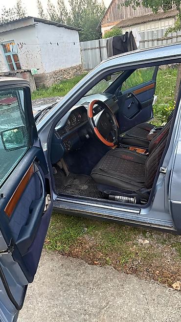 x class: Mercedes-Benz E-Class: 1993 г., 2 л, Механика, Бензин, Седан — 3