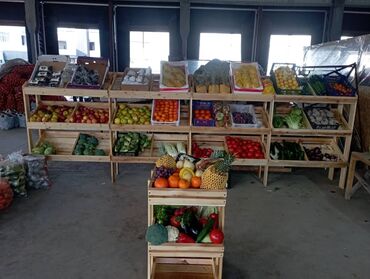 Строительный кирпич: Стелажы для овощей из дерева — 3