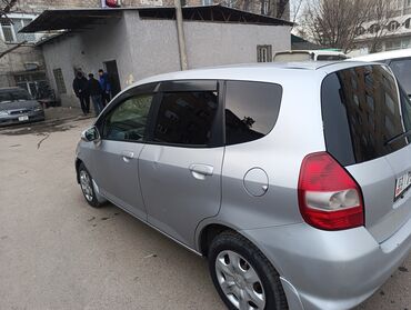 Honda: Honda Fit: 2006 г., 1.3 л, Автомат, Бензин, Хэтчбэк at lalafo.kg — 4 Honda: Honda Fit: 2006 г., 1.3 л, Автомат, Бензин, Хэтчбэк — 4