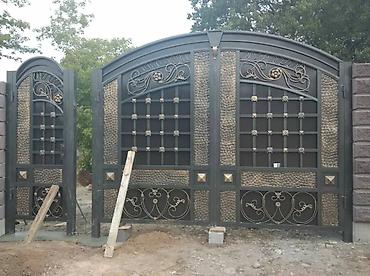 Распашные ворота: Металлические распашные ворота с калиткой (модульные панели) - — 89