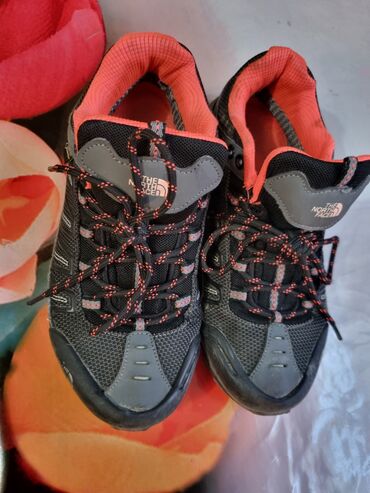 спортивную обувь ecco: Женский обувь в отл состоянии размер 37 цена на обоих 1000с