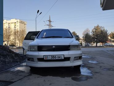 Mitsubishi: Mitsubishi : 2002 г., 2.4 л, Автомат, Газ, Минивэн